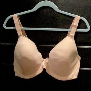 Elomi underwire padded bra. 38H